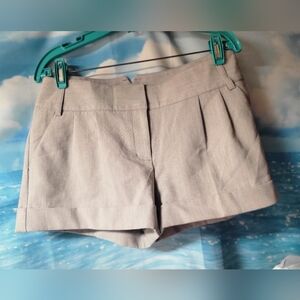 Express NWOT Gray Pleated Front Shorts Women's Size 6